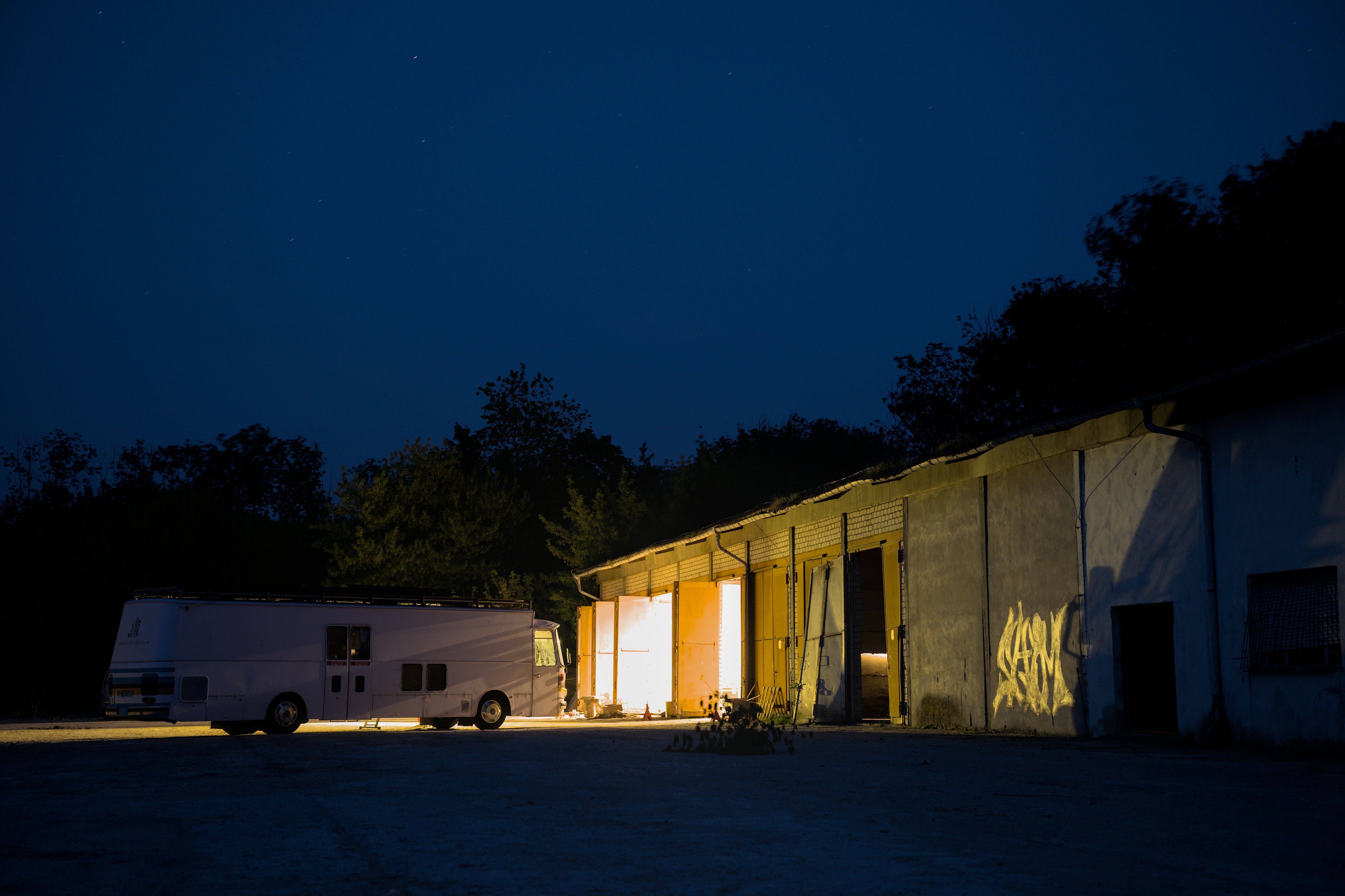 ACZ Flaeming Werkstaetten Garage Nacht