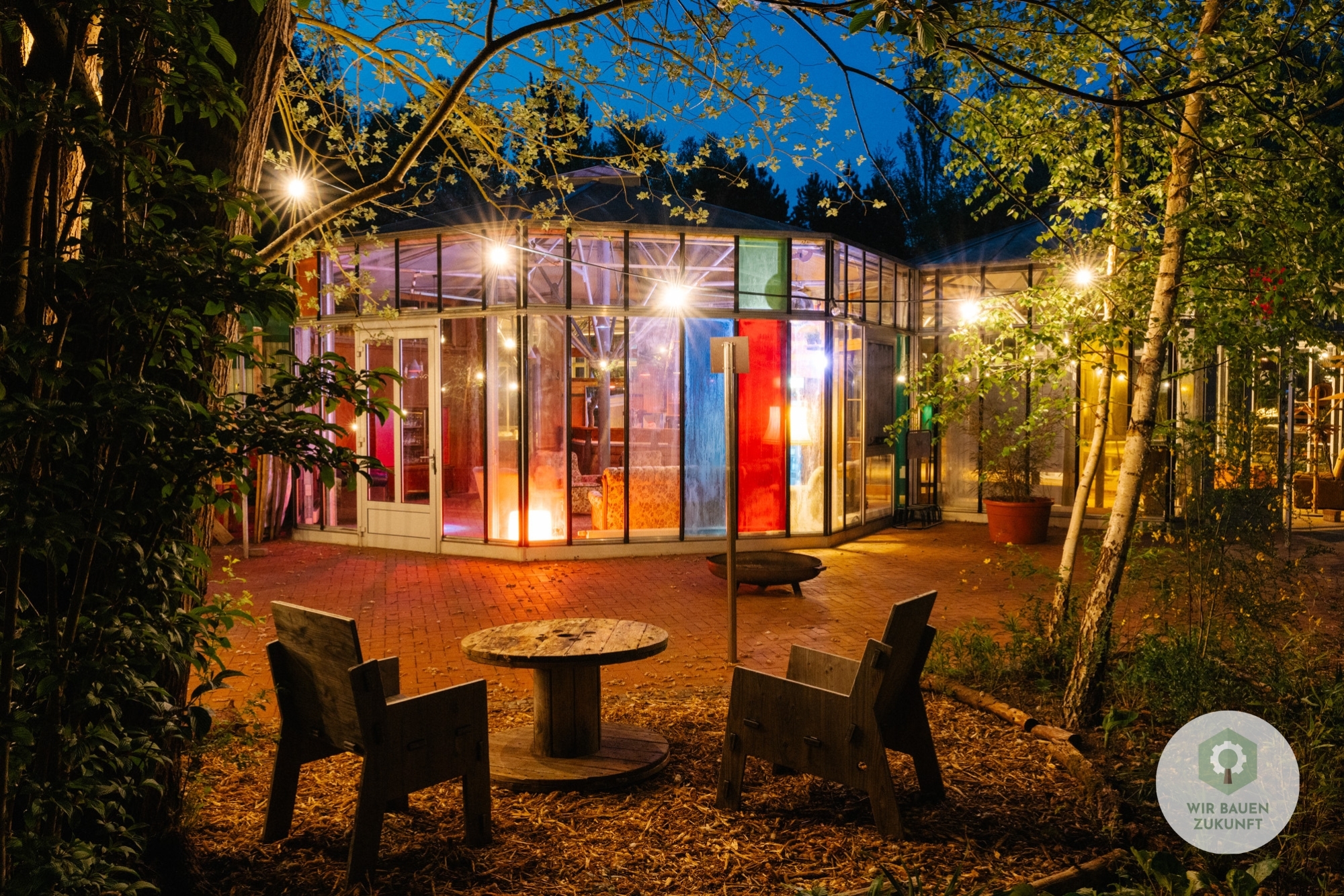 WBZ 24 Blumenhaus Aussen Abends Taterka